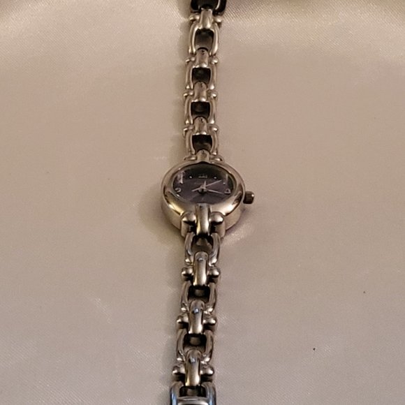 FOSSIL VINTAGE STAINLESS STEEL LADIES WATCH - Picture 2 of 4